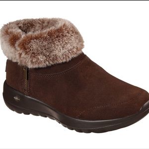 SKECHERS ON THE GO JOY SNOW BOOT Ladies size 8